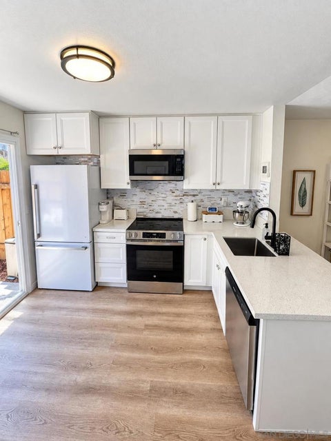 Photo of 6576 Bell Bluff Ave AVE #B, San Diego, CA 92119 (MLS # 260021964SD)