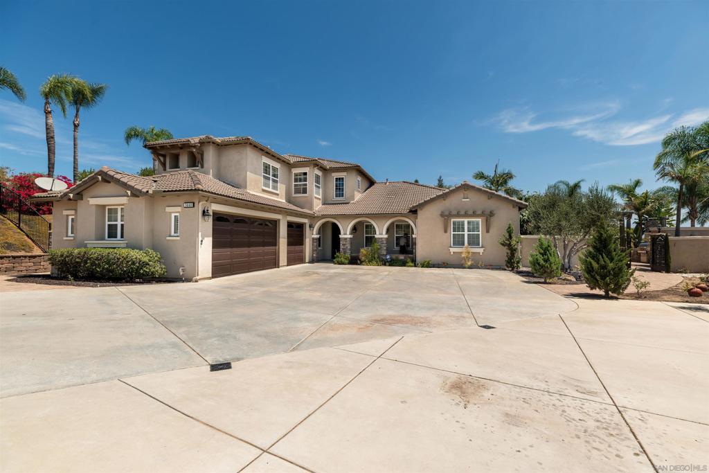 5148 Minneola Drive