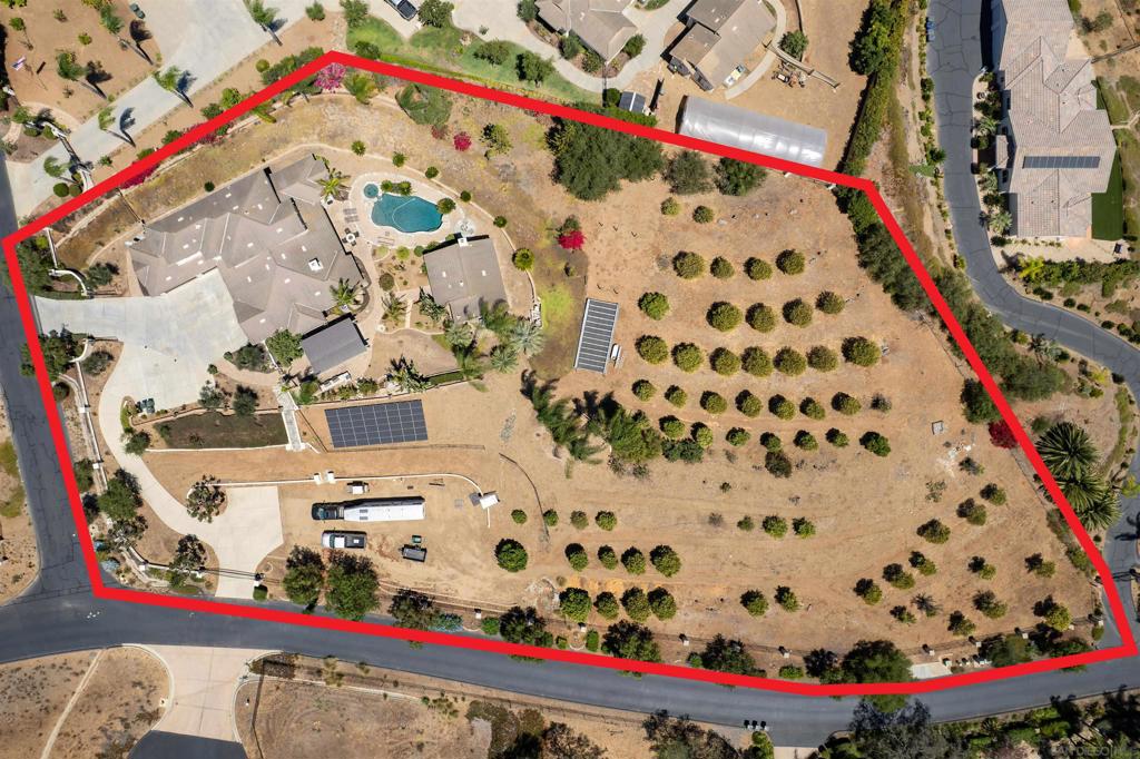5148 Minneola Drive