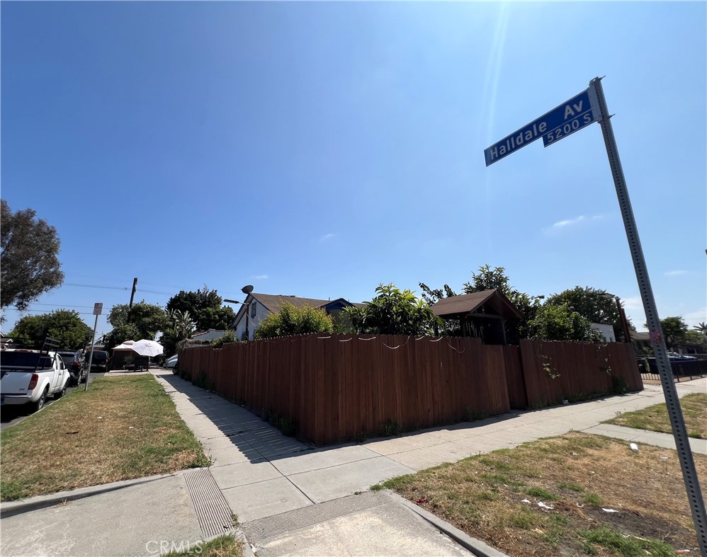 1500 W 52nd