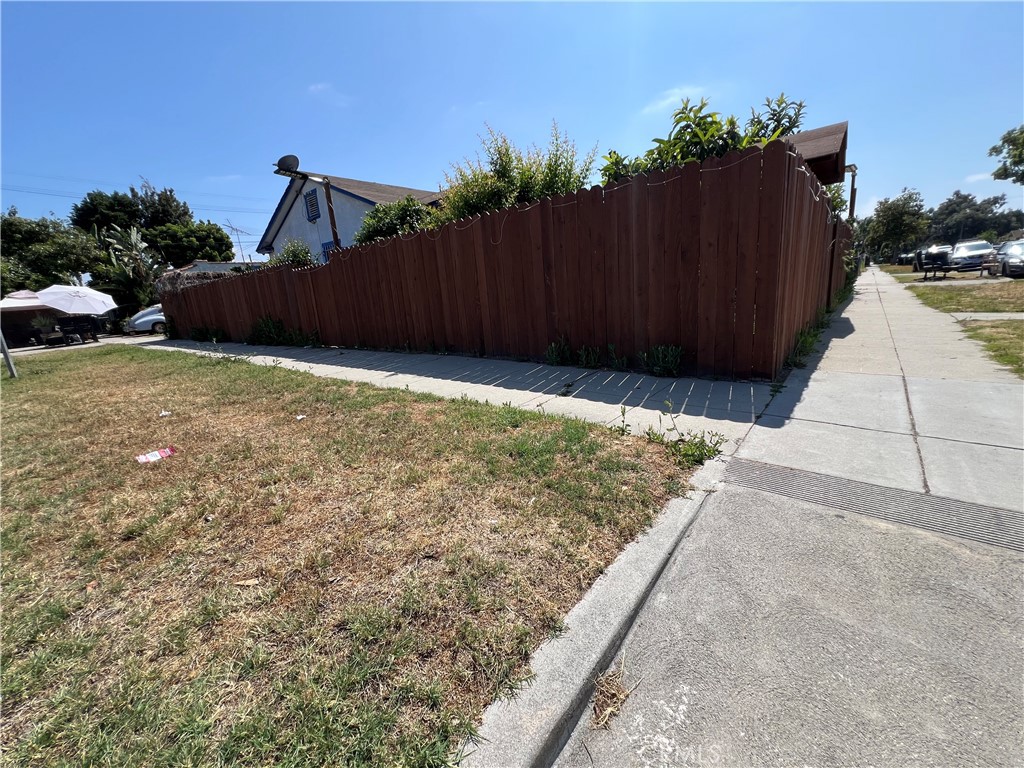 1500 W 52nd