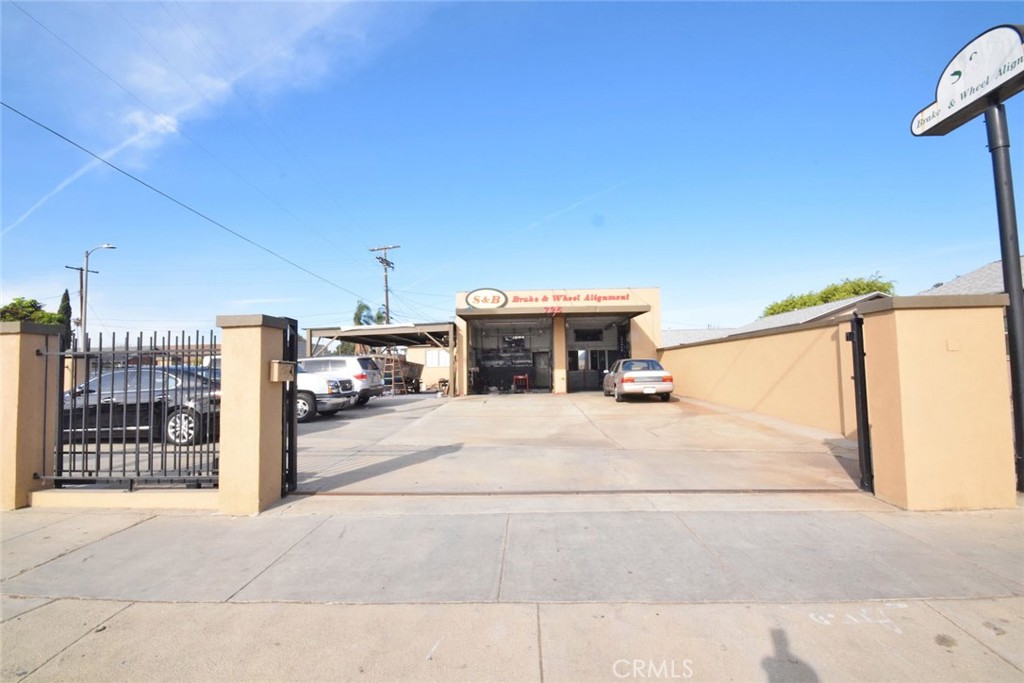 725 W Gardena Boulevard