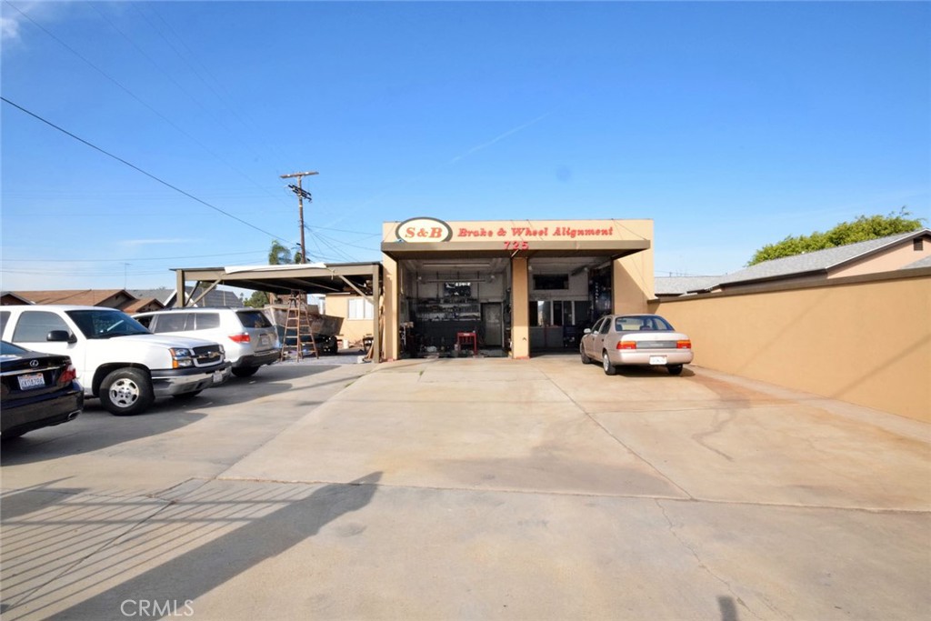 725 W Gardena Boulevard