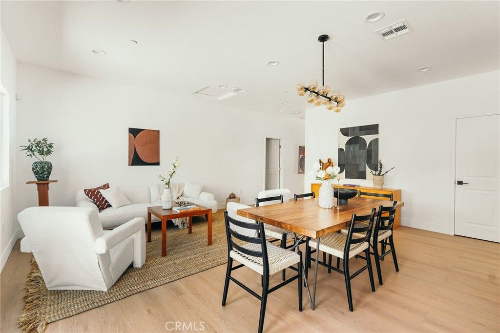 listing image 130726380761953013540