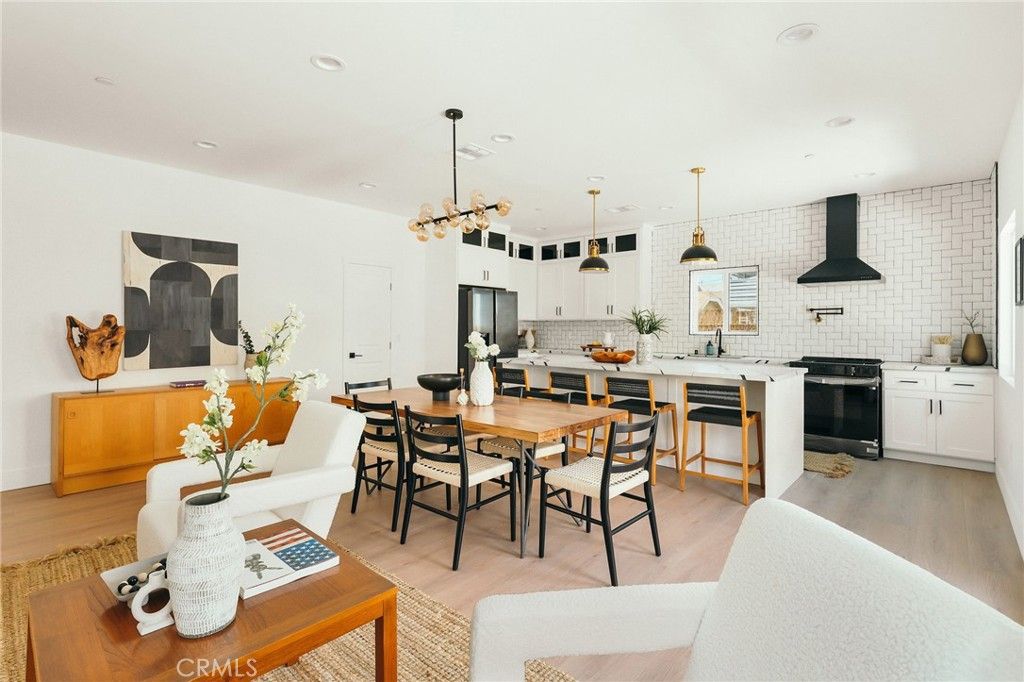 listing image 130726250050346259691