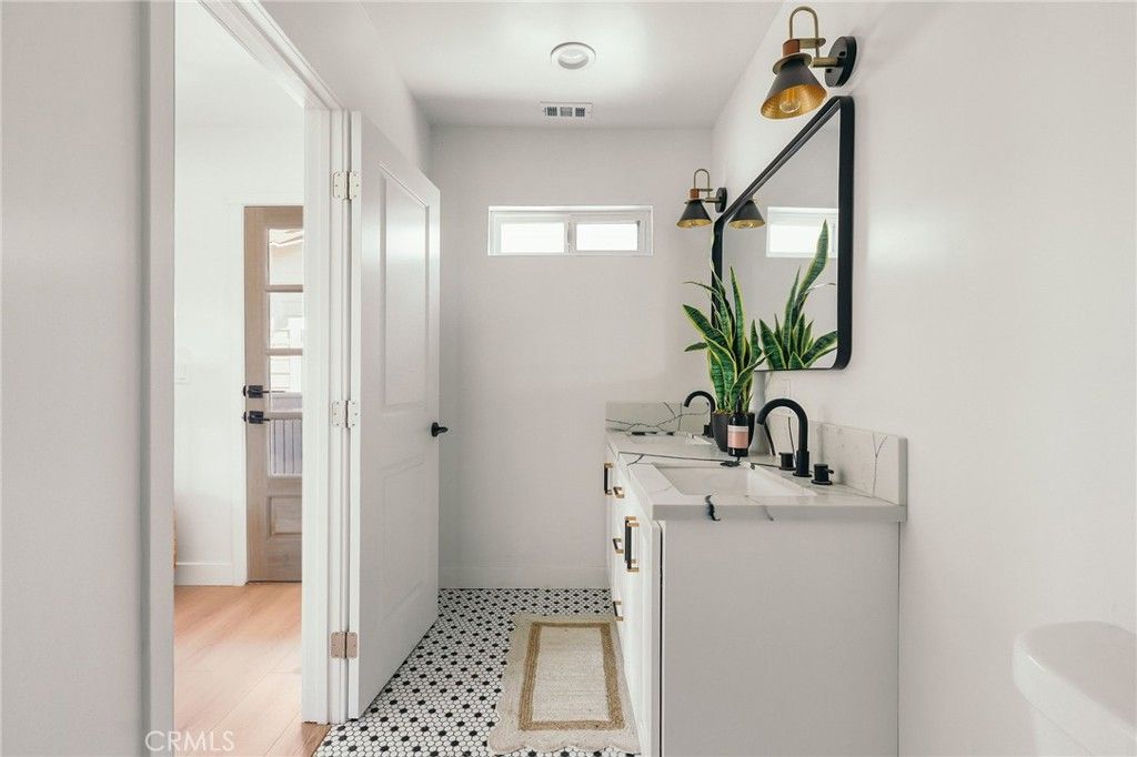 listing image 130722585190453872840
