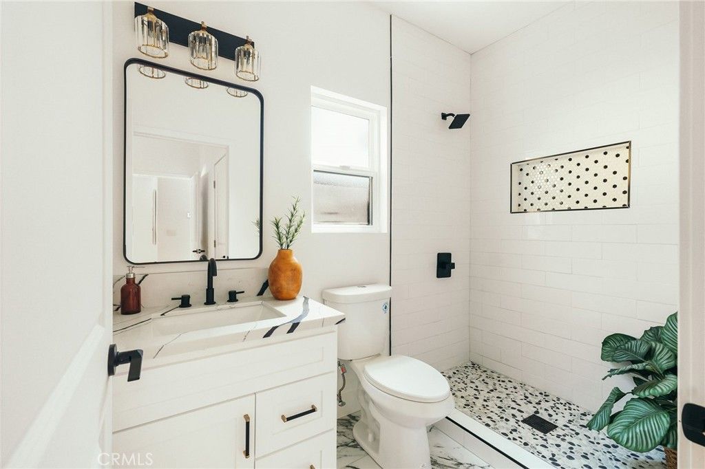 listing image 130725485380982306772