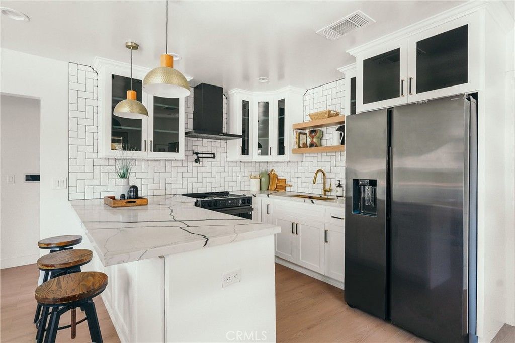 listing image 130722256867197297513
