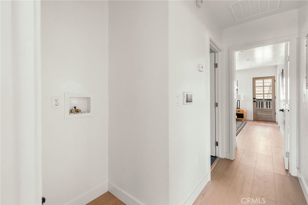 listing image 130729554412840918794