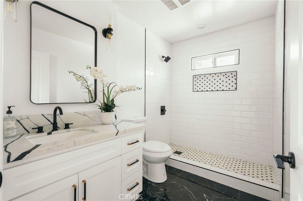 listing image 130722750109684272446