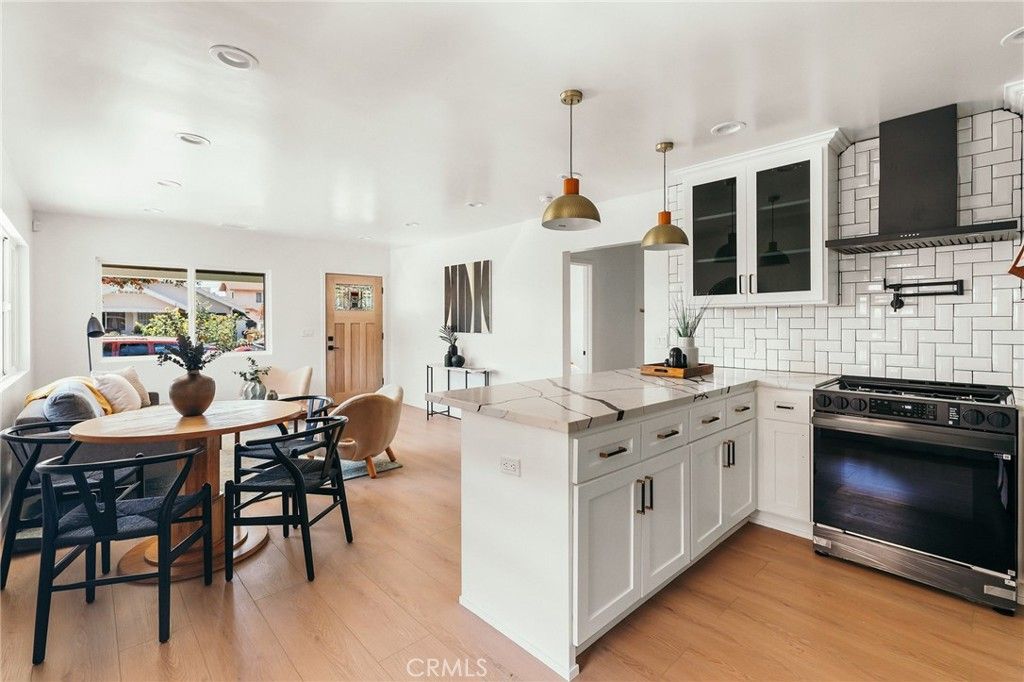 listing image 130722778314519839348