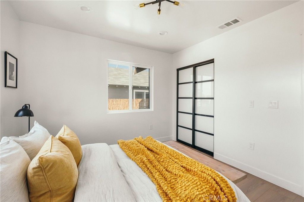 listing image 130728890448697402329