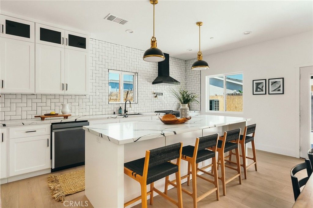listing image 130727726744161723817