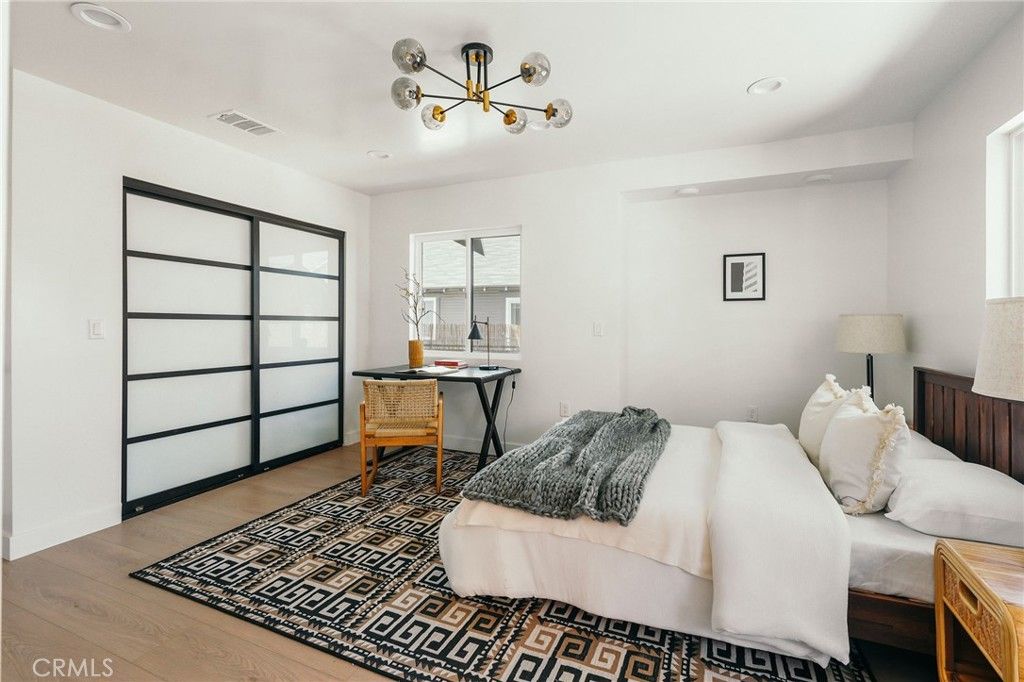 listing image 130729225554958851263
