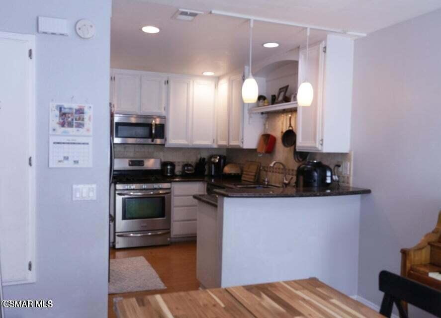 Royal Place-337 - 1003302 - Residential Lease