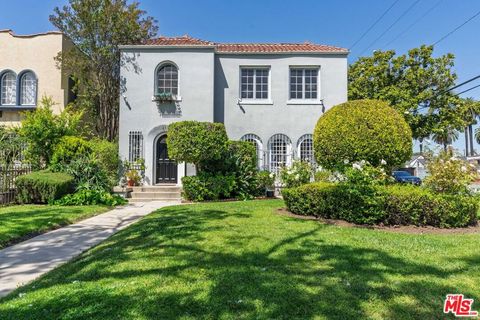 Photo of 253 N Irving Boulevard, Los Angeles, CA 90004 (MLS # 26827085)