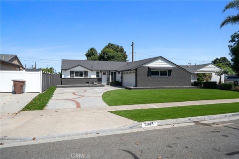 Photo of 2945 W Bridgeport Avenue, Anaheim, CA 92804 (MLS # PW25217000)