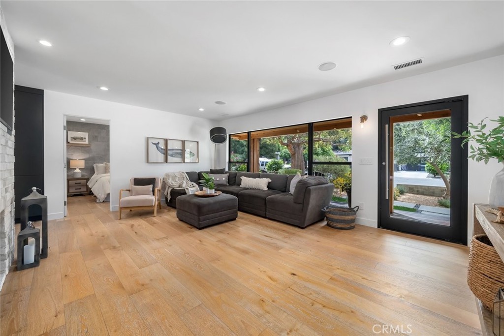 2038 San Luis Dr