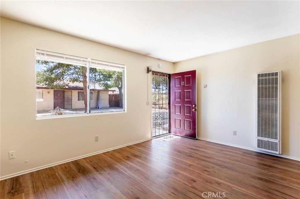 6440 Hermosa
