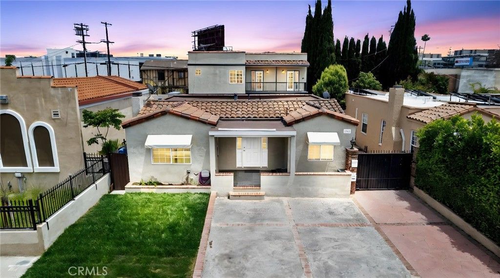 Photo of 1960 Chariton Street, Los Angeles, CA 90034 (MLS # TR25281322)