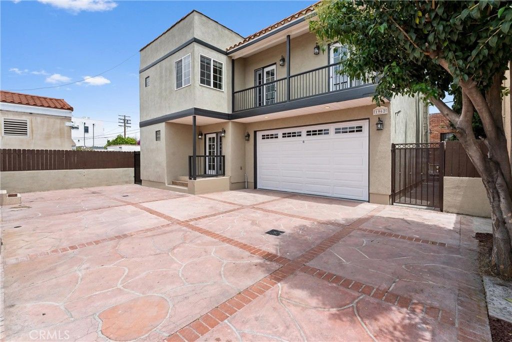 Photo of 1960 Chariton Street, Los Angeles, CA 90034 (MLS # TR25281322)