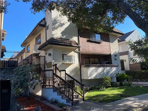 Photo of 622 N Howard Street #3, Glendale, CA 91206 (MLS # GD25263456)