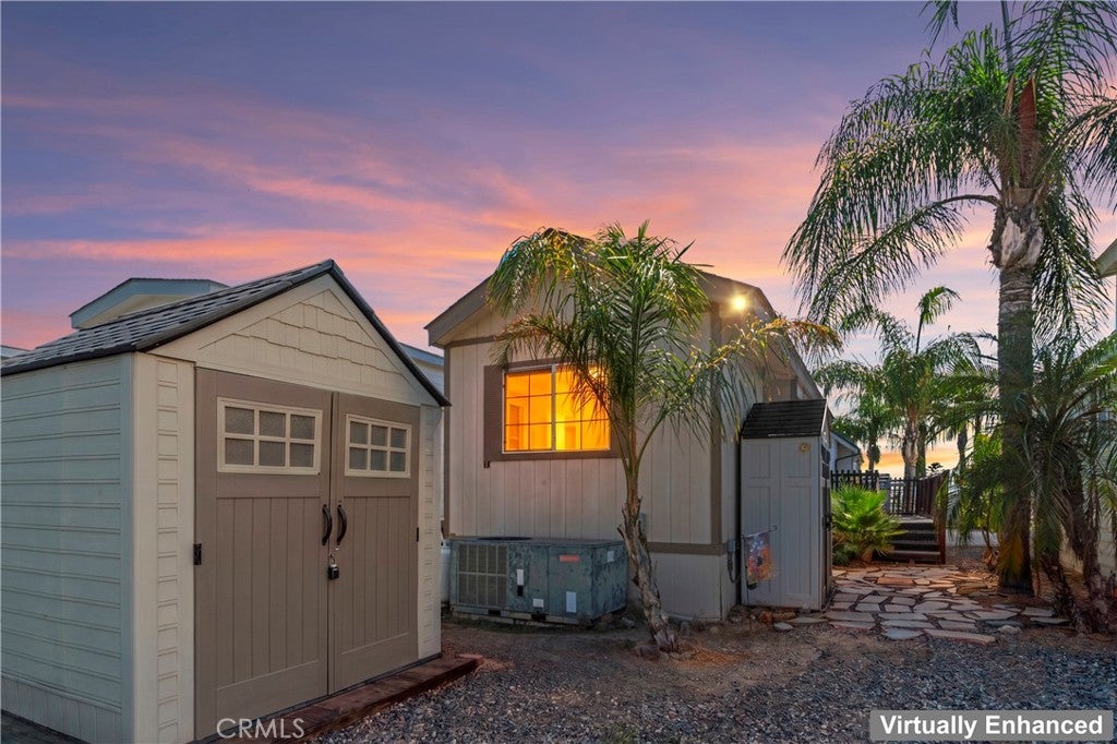 32000 Riverside Dr I6