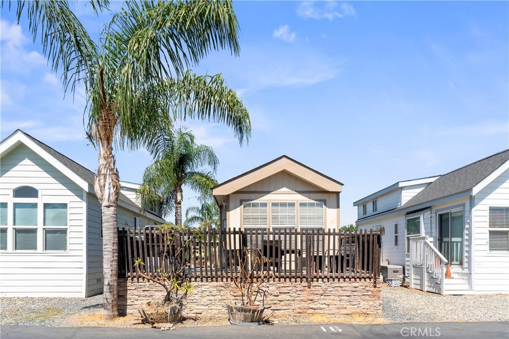 32000 Riverside Dr I6