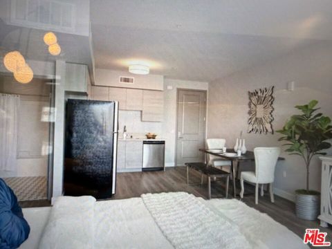 Photo of 11241 Otsego Street, North Hollywood, CA 91601 (MLS # 25594425) Photo of 11241 Otsego Street, North Hollywood, CA 91601 (MLS # 25594425)