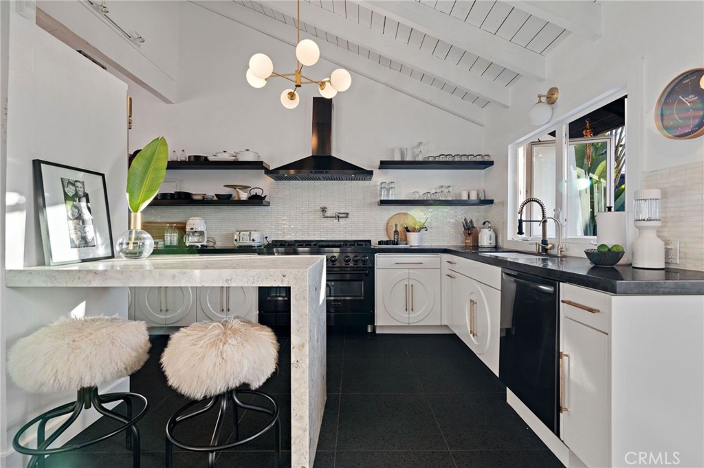 Casitas Capistrano (CT) - Residential