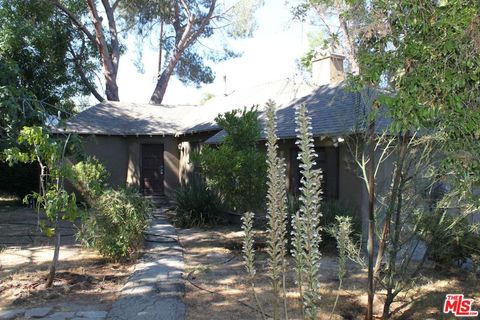 Photo of 5742 Corbin Avenue, Tarzana, CA 91356 (MLS # 26634631)