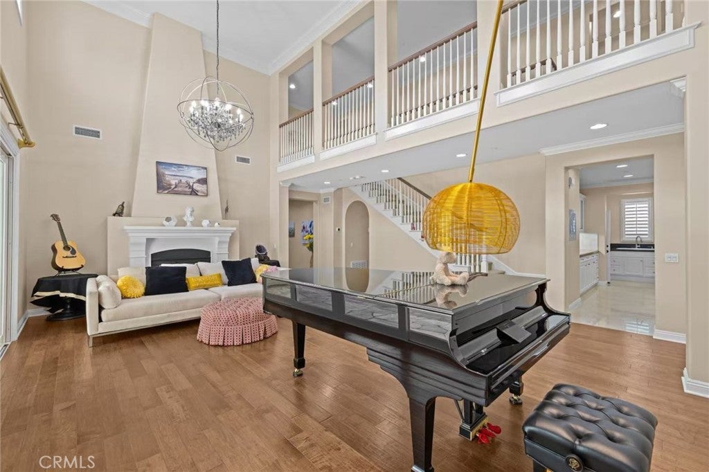 1009 Newhall Terrace