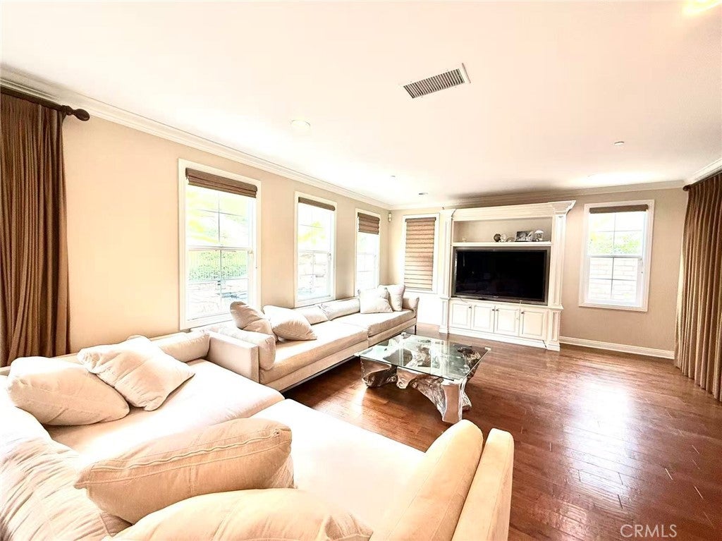 1009 Newhall Terrace