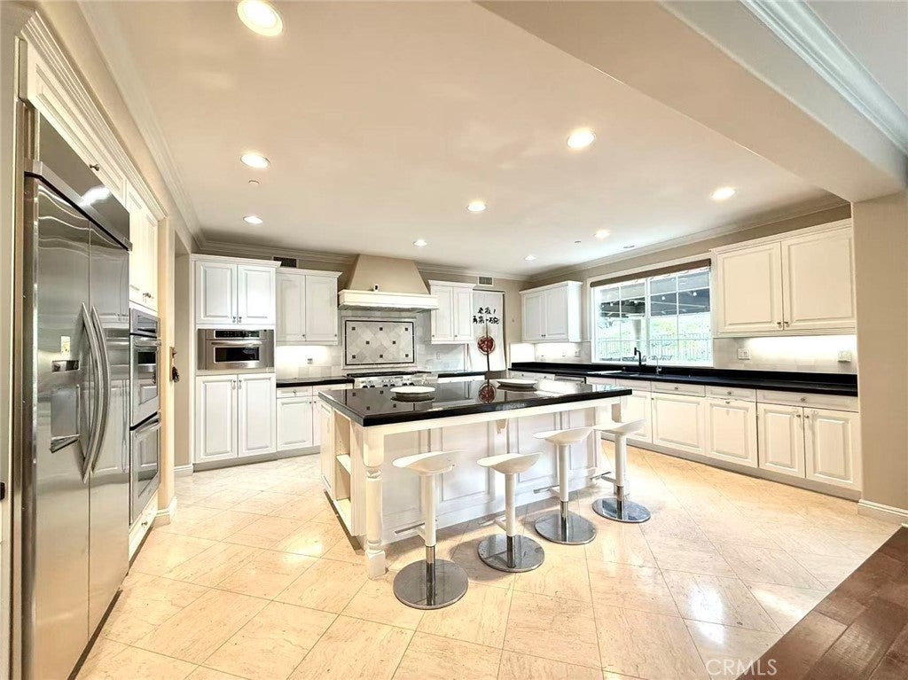 1009 Newhall Terrace