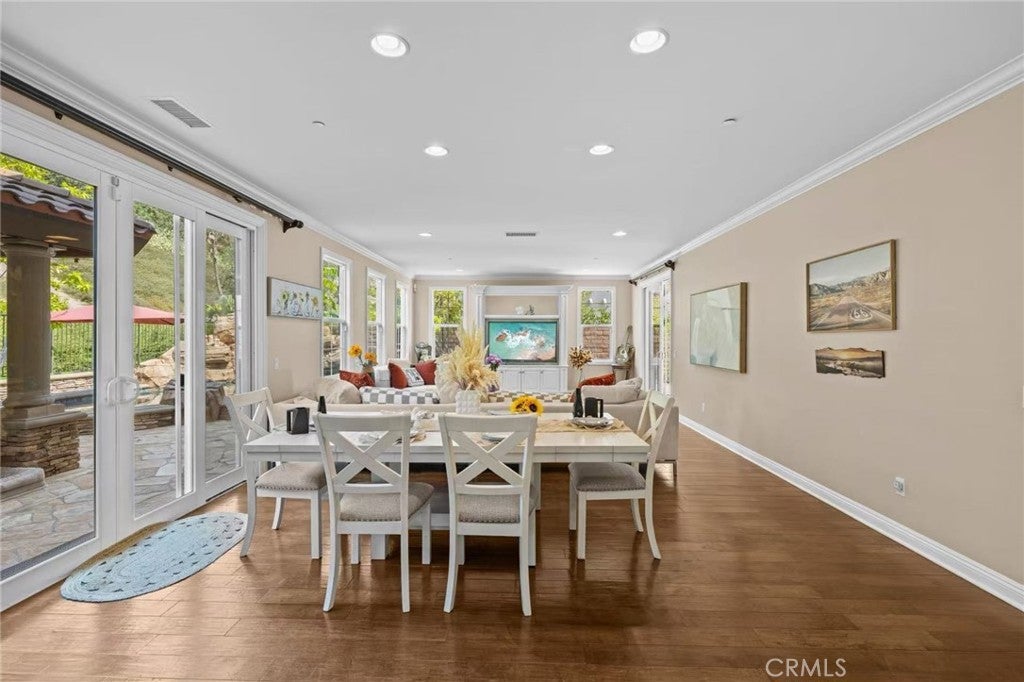 1009 Newhall Terrace
