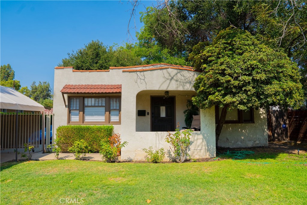 Endless Possibilities in Prime Canoga Park!
Get ready to fall in love with this fantastic 3-bedroom, 2-bathroom home on a huge lot in one of Canoga Park’s most desirable neighborhoods! From the moment you arrive, you’ll feel the potential — whether you’re looking for your dream home or an incredible investment opportunity. Inside, the bright and inviting layout flows seamlessly, perfect for both relaxed living and lively gatherings. The oversized game room is a total bonus — and with minimal effort, it can be transformed into a fully functional ADU for rental income, multigenerational living, or a private guest retreat. Step outside to your massive backyard and imagine BBQs, a lush garden, or relax in the jacuzzi… the space is here to make it happen! All this, just minutes from shopping, dining, parks, and top schools. Big lot. Prime location. Endless potential. Don’t wait — this is the one that checks all the boxes.