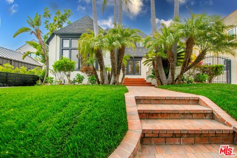 Photo of 449 S Citrus Avenue, Los Angeles, CA 90036 (MLS # 25611853)