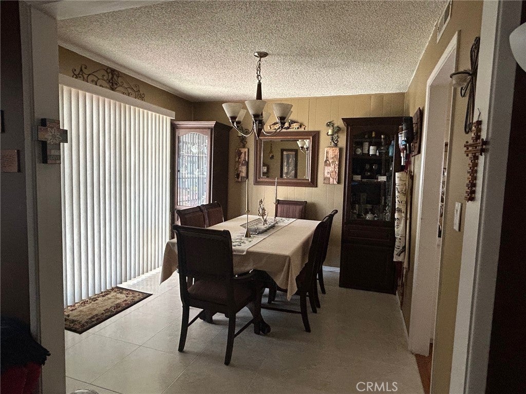 915 Carlson