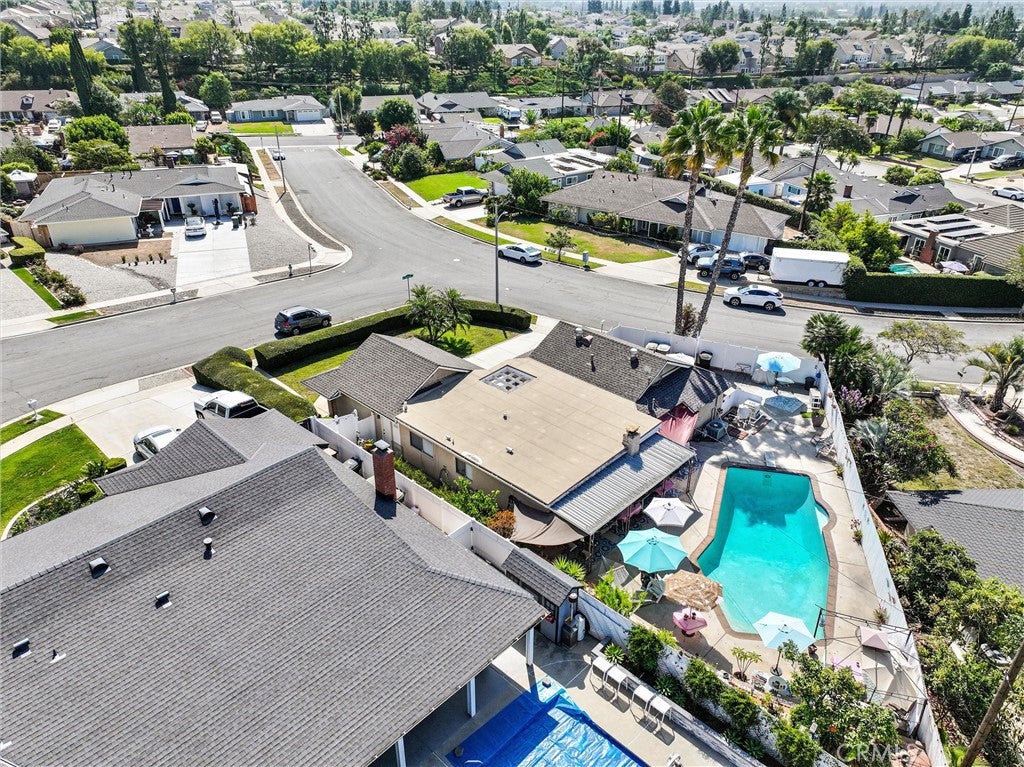 915 Carlson