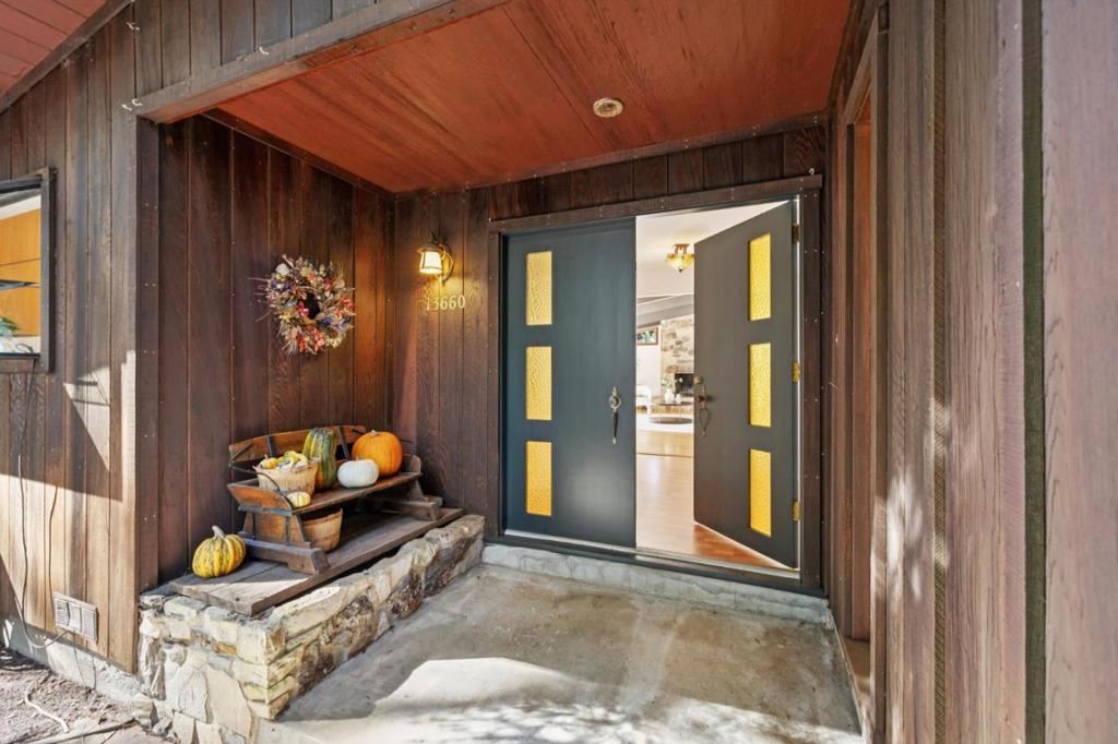 13660 Skyline Boulevard