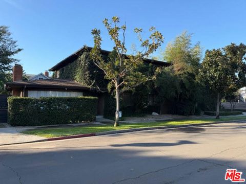 Photo of 5027 Westpark Drive, North Hollywood, CA 91601 (MLS # 26658413)