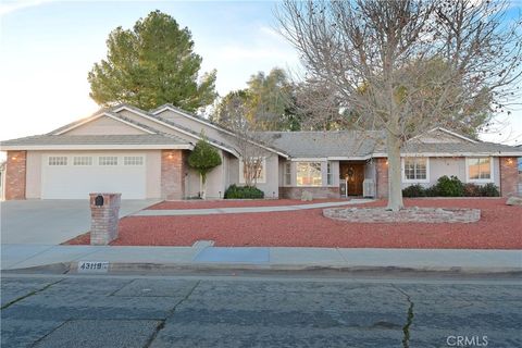 Photo of 43119 Roulette Ln, Lancaster, CA 93536 (MLS # SR26008303)