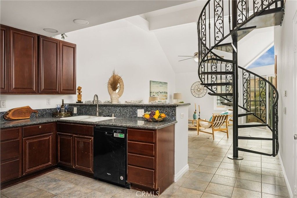 listing image 130729370811276344285