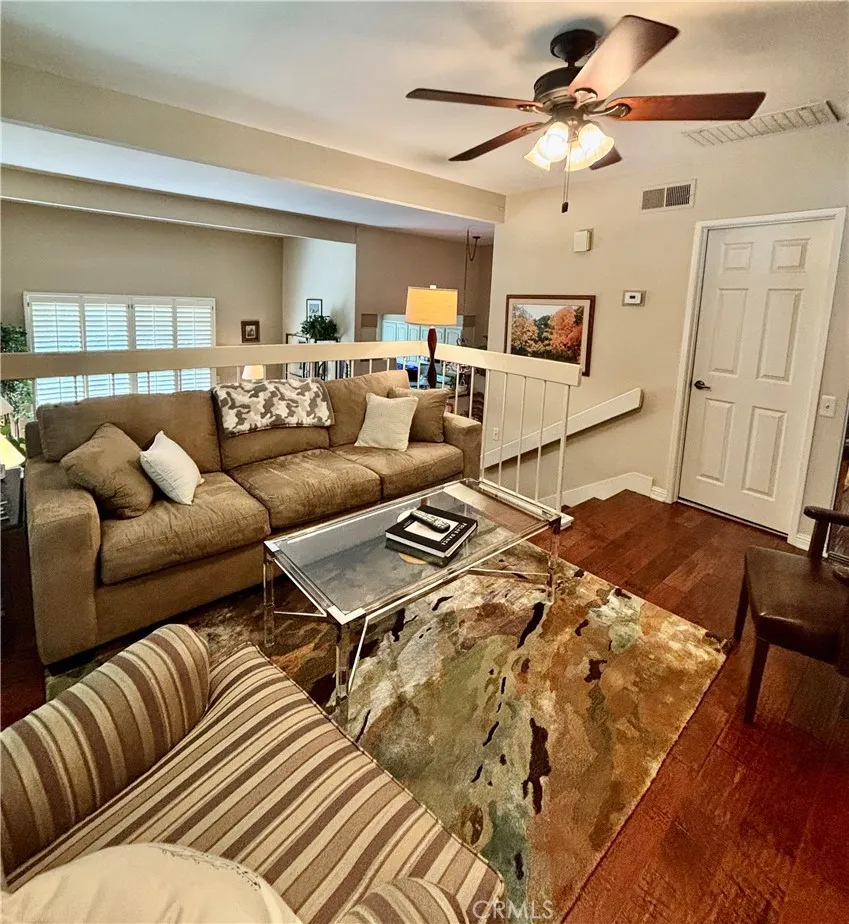 Woodland Hills, California 91367, United States, 1 Bedroom Bedrooms, ,2 BathroomsBathrooms,Residential,Active,163030