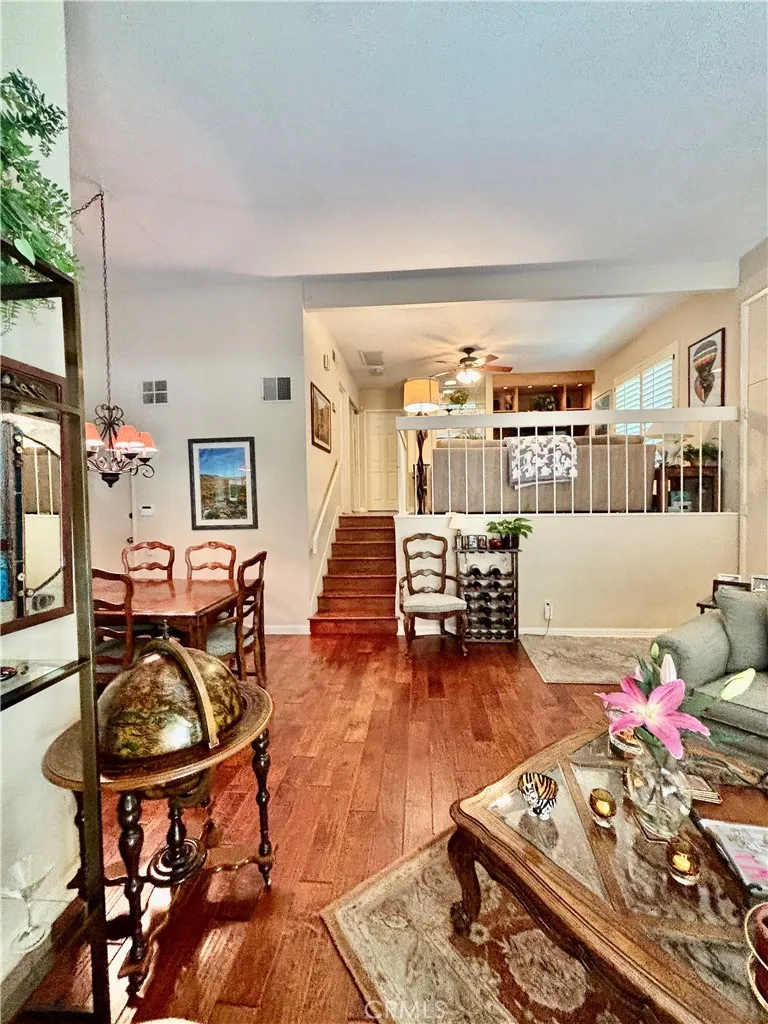 Woodland Hills, California 91367, United States, 1 Bedroom Bedrooms, ,2 BathroomsBathrooms,Residential,Active,163030