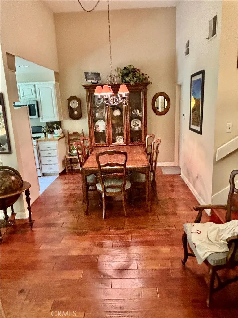 Woodland Hills, California 91367, United States, 1 Bedroom Bedrooms, ,2 BathroomsBathrooms,Residential,Active,163030