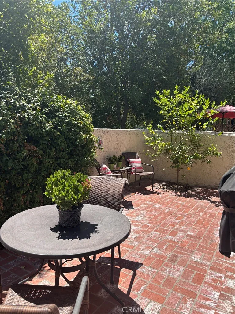 Woodland Hills, California 91367, United States, 1 Bedroom Bedrooms, ,2 BathroomsBathrooms,Residential,Active,163030