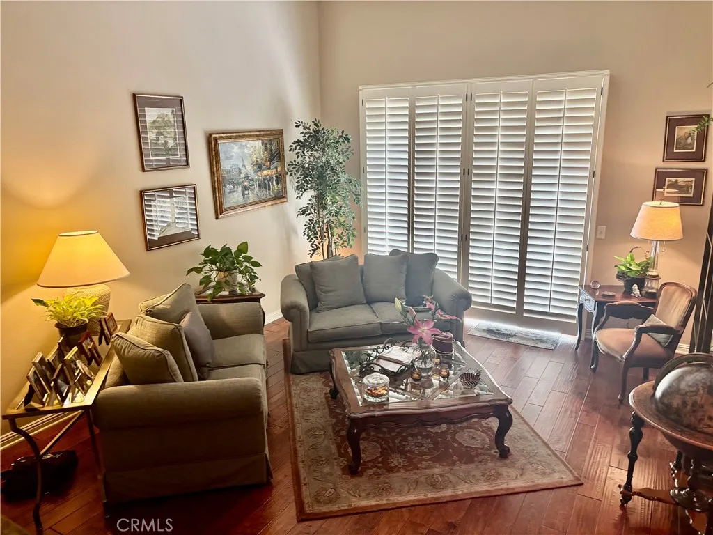 Woodland Hills, California 91367, United States, 1 Bedroom Bedrooms, ,2 BathroomsBathrooms,Residential,Active,163030