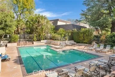 Woodland Hills, California 91367, United States, 1 Bedroom Bedrooms, ,2 BathroomsBathrooms,Residential,Active,163030