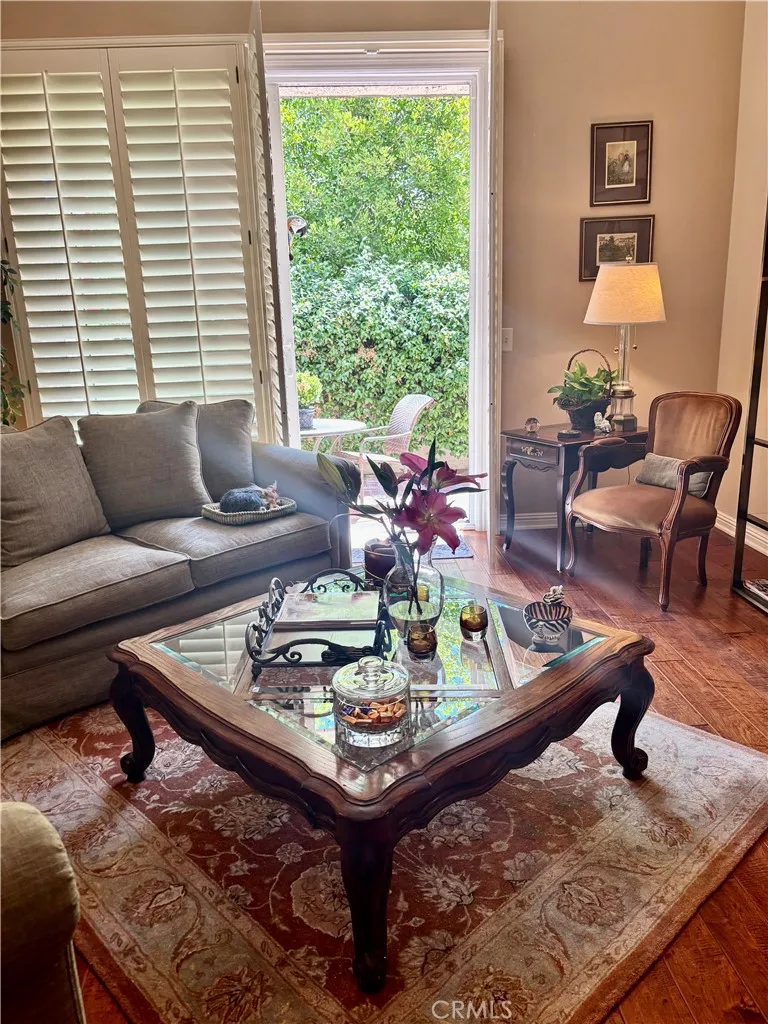 Woodland Hills, California 91367, United States, 1 Bedroom Bedrooms, ,2 BathroomsBathrooms,Residential,Active,163030